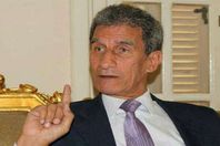 مستشار مرسي يصف" معصوم" بلفظ خارج