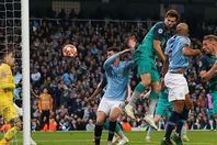 مانشستر سيتى وتوتنهام
