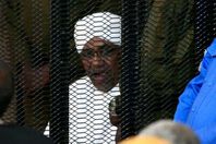 البشير داخل قفص الإتهام