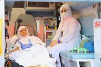 سيارات اسعاف لنقل الحجاج المرضى للشعائر