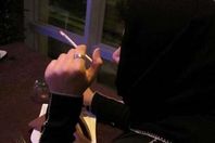 مشاجرة بين سيدتين داخل مقهى بالرياض بسبب التدخين