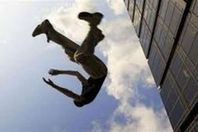 الكويت.. ينتحر بإلقاء نفسه من الطابق الـ 20