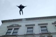 فاجأتها الشرطة.. نهاية مروعة لزعيمة عصابة تدليك بدولة خليجية