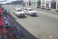 في لمح البصر.. يسرق سيارة مواطن سعودي بطريقة تفوق الخيال