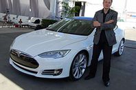 إيلون ماسك مؤسس شركتي " تيسلا " و" إكس سبيس"