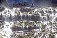 يلقي بزوجته في النهر.. بسبب وجبة العشاء