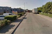 العثور على جثة رجل مسن محشوة داخل ثلاجة مصنع 
