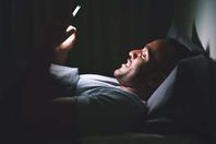 رسائل نابية على الخط الساخن الخاص بكورونا 
