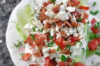 خلط-الجبنة-مع-الطماطم