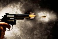 طلق ناري بالخطأ يقتل تاجرًا بالبحيرة