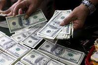 الدولار يزحف لـ20 جنيها والسوق السوداء تترقب