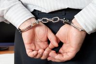 القبض على ناخبين لالتقاطهما "سيلفي" مع بطاقة الانتخاب