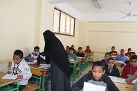 بالصور.. بدء امتحانات الترم الأول لصفوف النقل بأسيوط