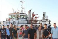 بالصور .. القوات البحرية تنجح في إنقاذ 18 مصريا  من الغرق