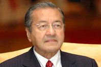 مهاتير محمد: أجهزة مخابرات وراء اختفاء الطائرة الماليزية