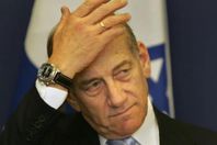 السجون الإسرائيلية تحرم "أيهود اولمرت" من الزيارات العائلية