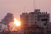 استشهاد فلسطينية حامل وابنتها في غارة إسرائيلية على غزة