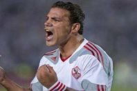  صورة.. عمرو زكي يطالب لاعبي الزمالك بالسوبر   