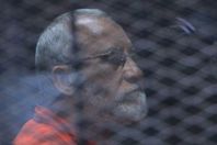 محاكمة بديع وآخرين بفض اعتصام رابعة.. غدًا