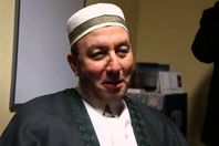 شاهد.. تعليق "جبريل" على وقوف لاعب الأهلي على الكرة