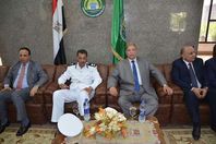 محافظ الإسماعيلية يستقبل المهنئين