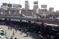 بالصور.. سقوط اجزاء اعلي كوبري اكتوبر بعد حادث تصادم سيارتين