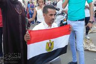 بالصور أعلام مصر والسيسى تنتشر بساحة القائد ابراهيم بالإسكندريه