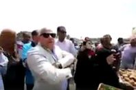 المحافظ والبائع