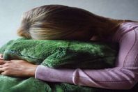 يعاملني كخادمة ويعاشرني كالحيوانات