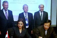 مميش ووزيرة الإستثمار مع وفد صينى