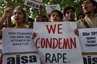 احتجاجات فى الهند تضامنا مع الطالبة