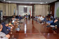 أهالي الضبعية يعرضون مشاكلهم على محافظ الأقصر