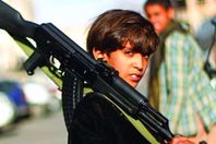 طفل يمني يقتل 5