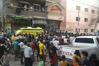 تجمهر من جانب الاهالى فى مكان الانفجار