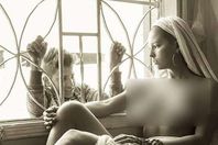 تعري سائحة بلجيكية بالكرنك