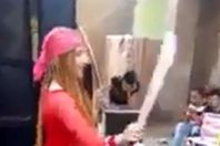 فتاة ترقص بسنجة