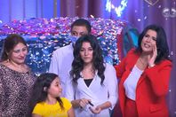 «منى الشاذلي» تهدي سيارة للمتبرعة بكبدها لشقيقها