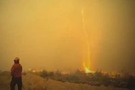 إعصار نارى فى كندا