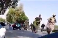 شاهد ..لحظة الهجوم علي عرض عسكري إيراني