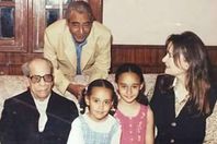 صورة تجمع  نجيب محفوظ وعبد الرحمن الابنودي
