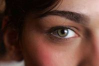 العدسات اللاصقة