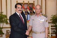 وزير الدفاع برفقة قائد التحالف الإسلامى العسكرى