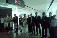 صور الوفد بالمطار