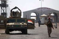 جندي عراقي عند ميناء أم قصر العراقي بالبصرة