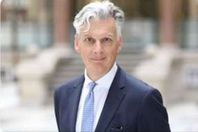 السير جيفري آدامز