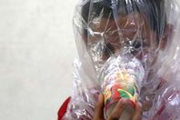 استعدادات السوريين لهجوم كيماوى