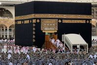 غسيل الكعبة المشرفة