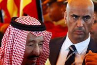 الملك سلمان وحارسه الراحل