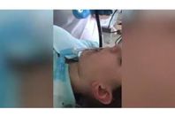 أطباء يستخرجون ثعبانا من فم سيدة يتجاوز المتر
