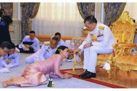 تسريبات تكشف قرارا جديدا حول زوجة ملك تايلاند المعتقلة
